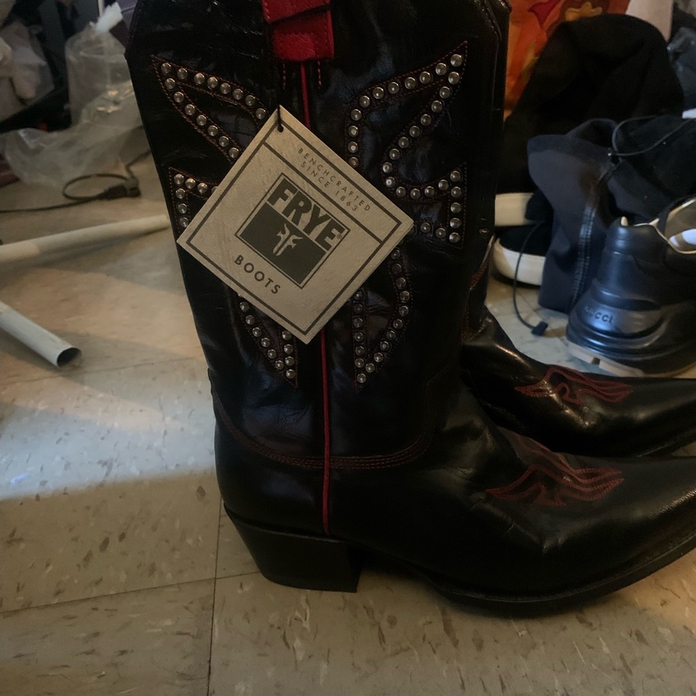 Frye Black Cowboy Red Studded Leather Women’s Western Daisy Duke 77780